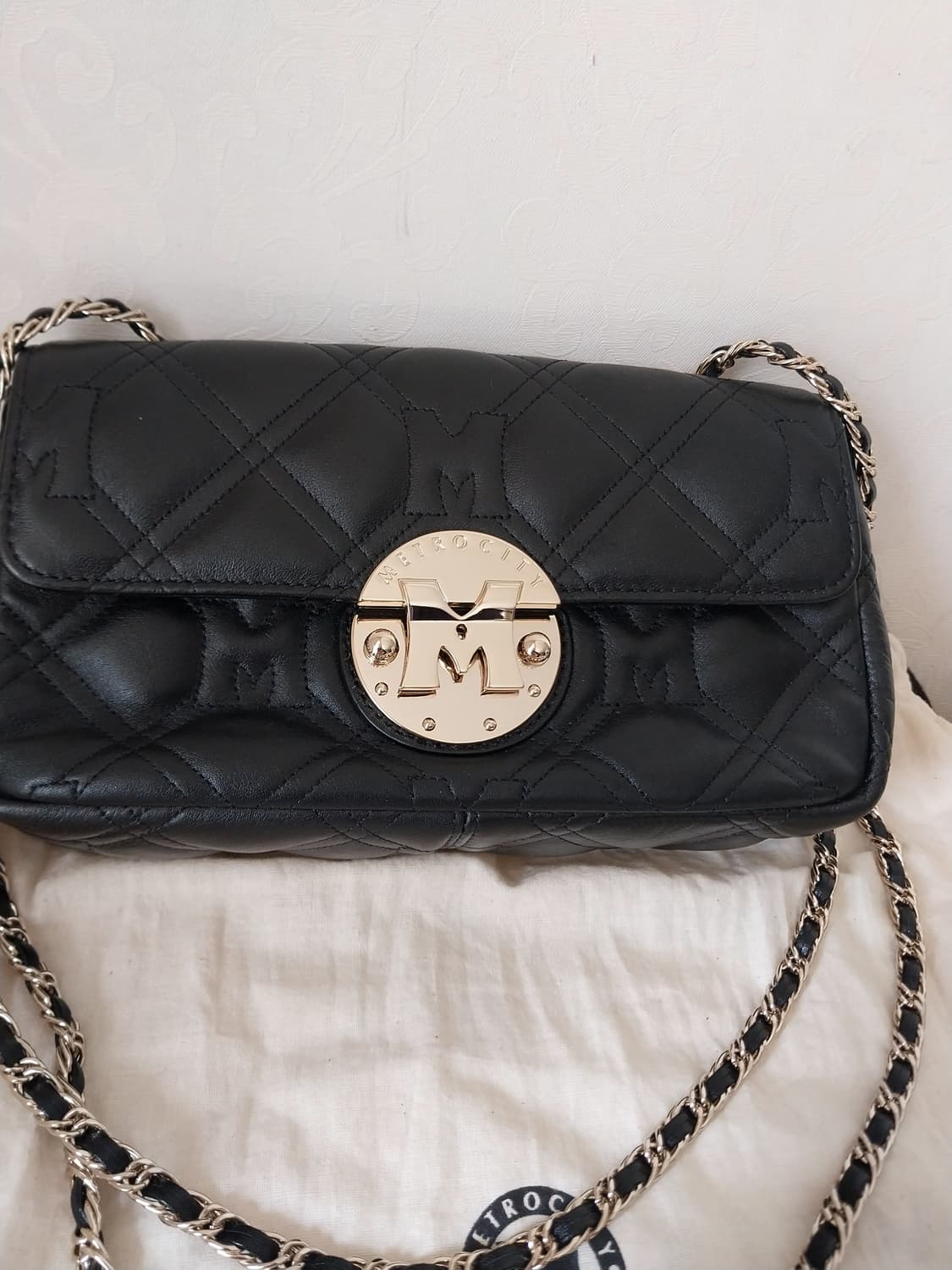 메트로시티 퀄팅 미니백. 상품이미지1