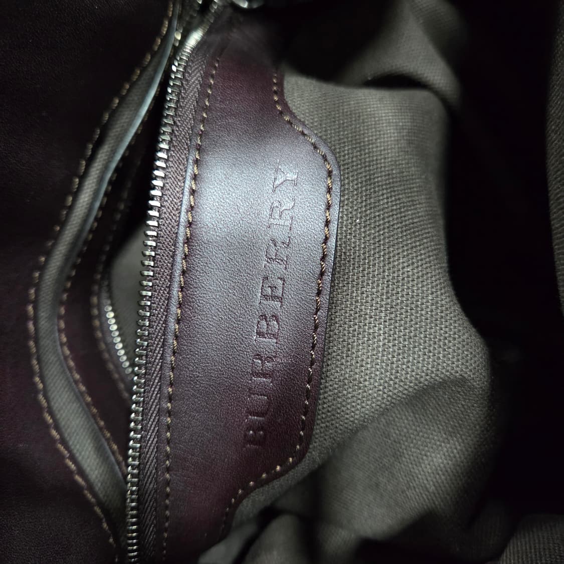 버버리 스모크 체크 호보백 상품이미지7