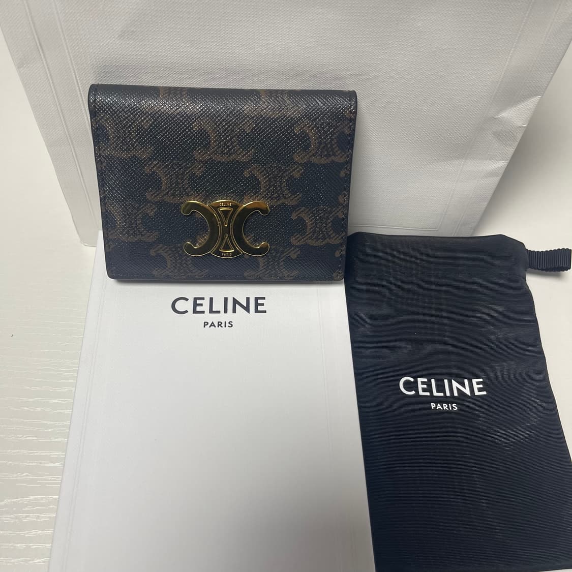 셀린느 트리옹프 카드지갑 새상품급 풀박 상품이미지4