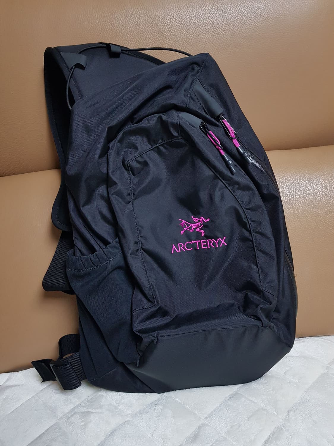 아크테릭스 시스템A 퀴버 크로스바디백 블랙 울트라 바이올렛 상품이미지5