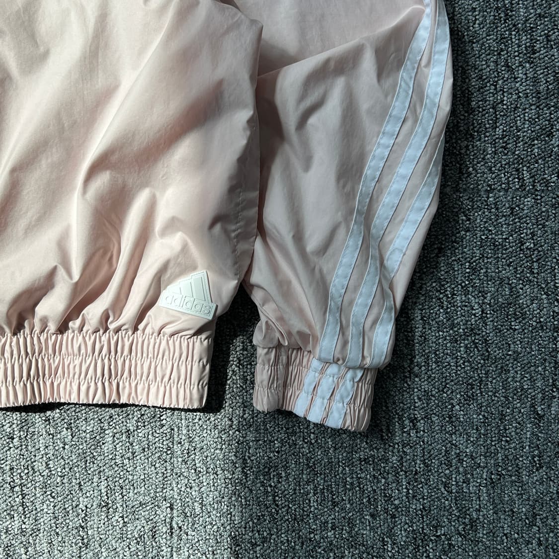 아디다스 에센셜 딸기우유 바람막이 상품이미지2