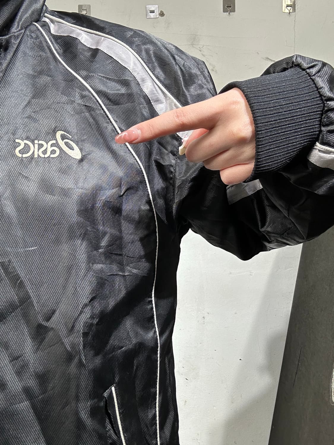 아식스 블랙 사이드 라인 트랙 자켓 S 상품이미지4