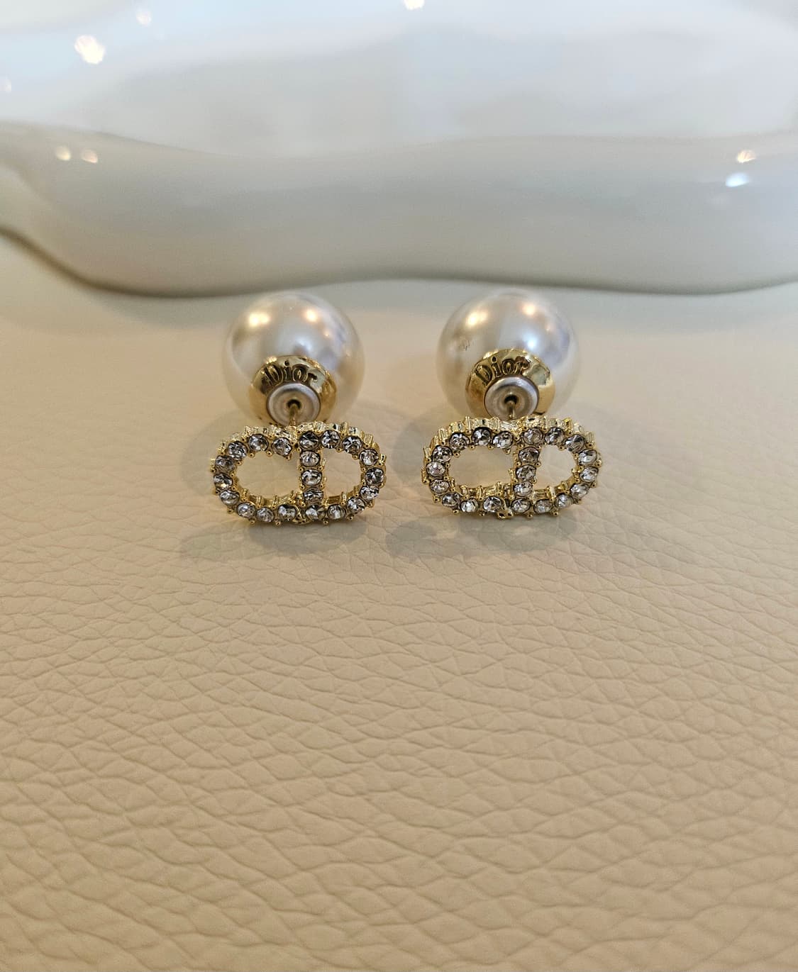 디올 업사이클링 투웨이 골드 진주귀걸이 상품이미지1