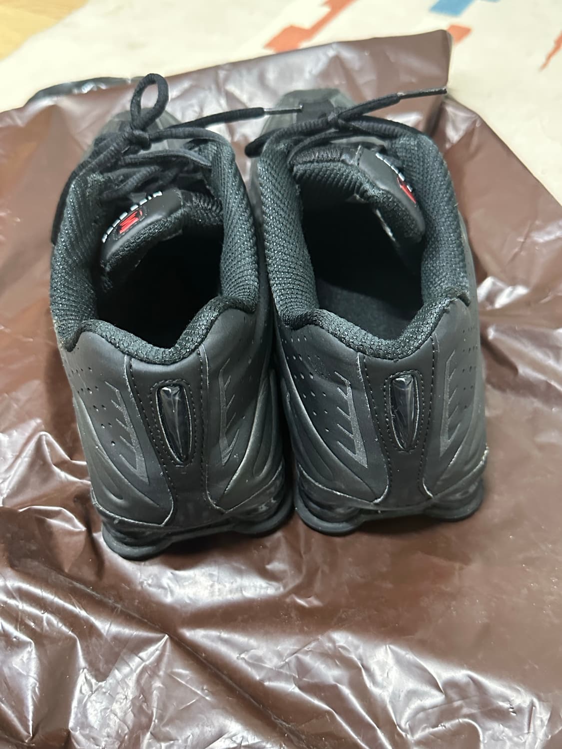 나이키 샥스 R4 W HQ1988-001 상품이미지2