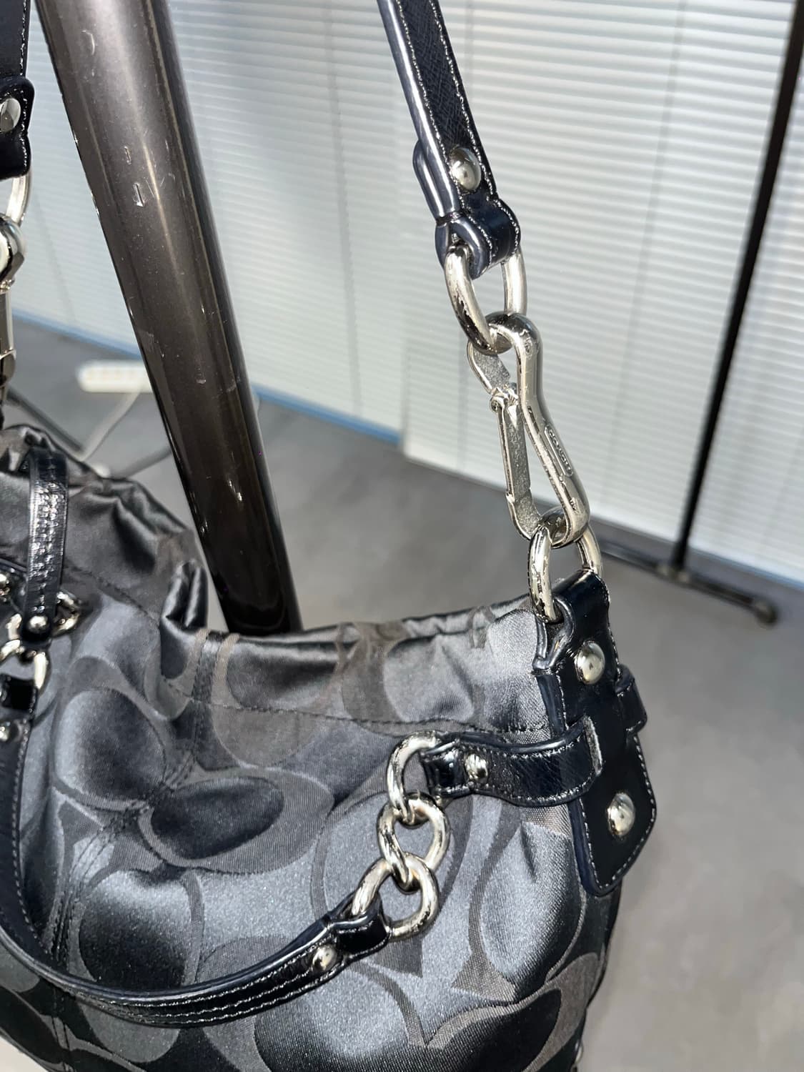 Coach Black Square Shoulder Bag 상품이미지5