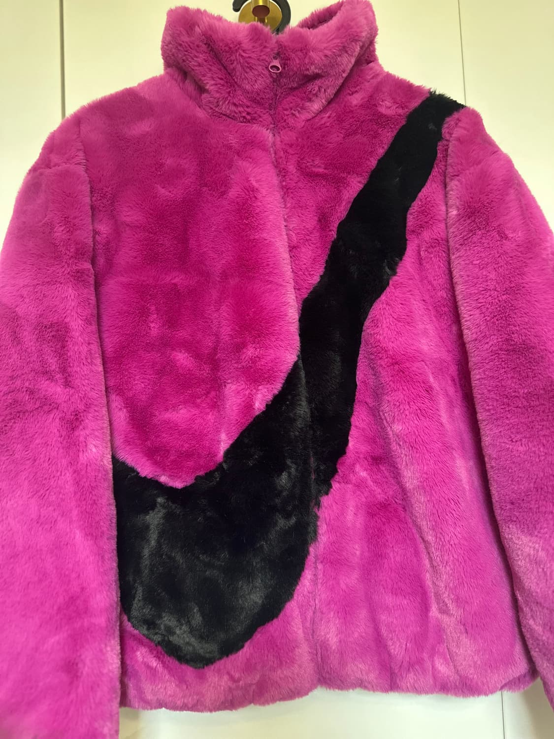 나이키 퍼 자켓 핑크 블랙 스우시 상품이미지4