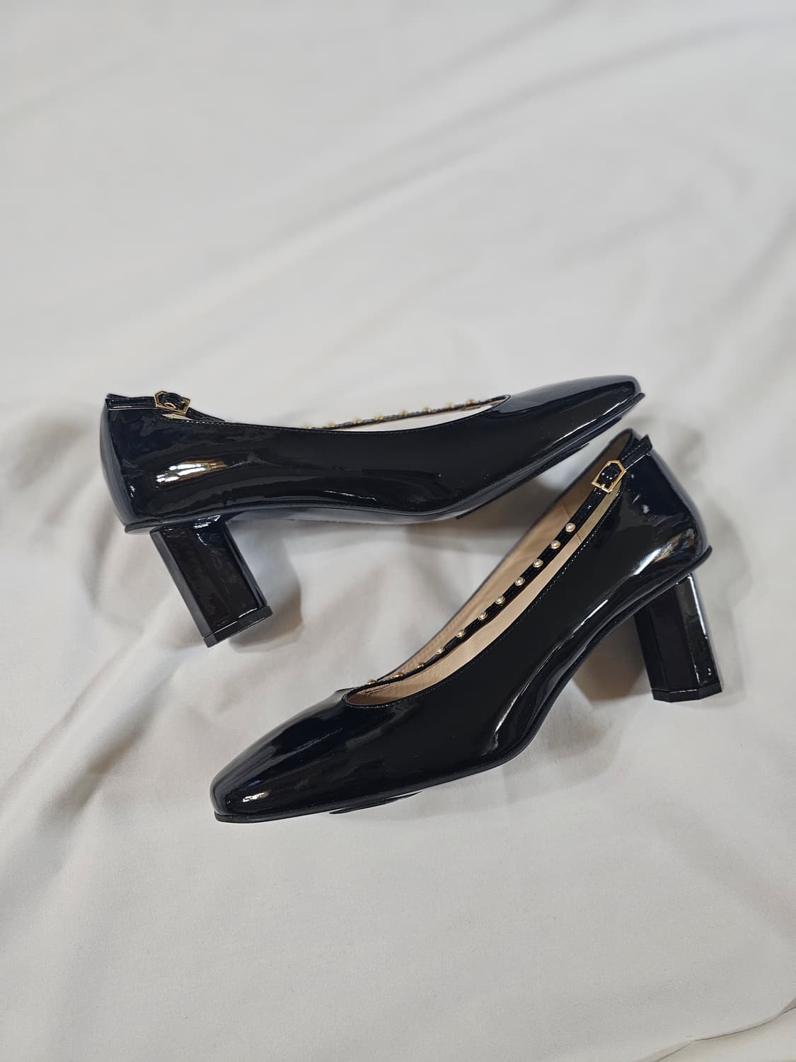 [38,250] 새상품) 슈콤마보니 펄 스트랩 페이턴트 에나멜 펌프스 상품이미지3