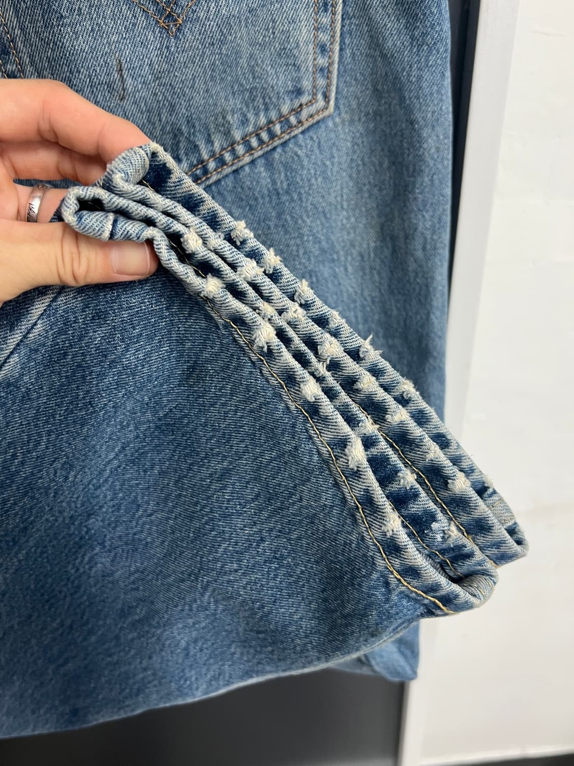 Levis 리바이스 551z 릴랙스드 스트레이트핏 연청 데님 팬츠 상품이미지4