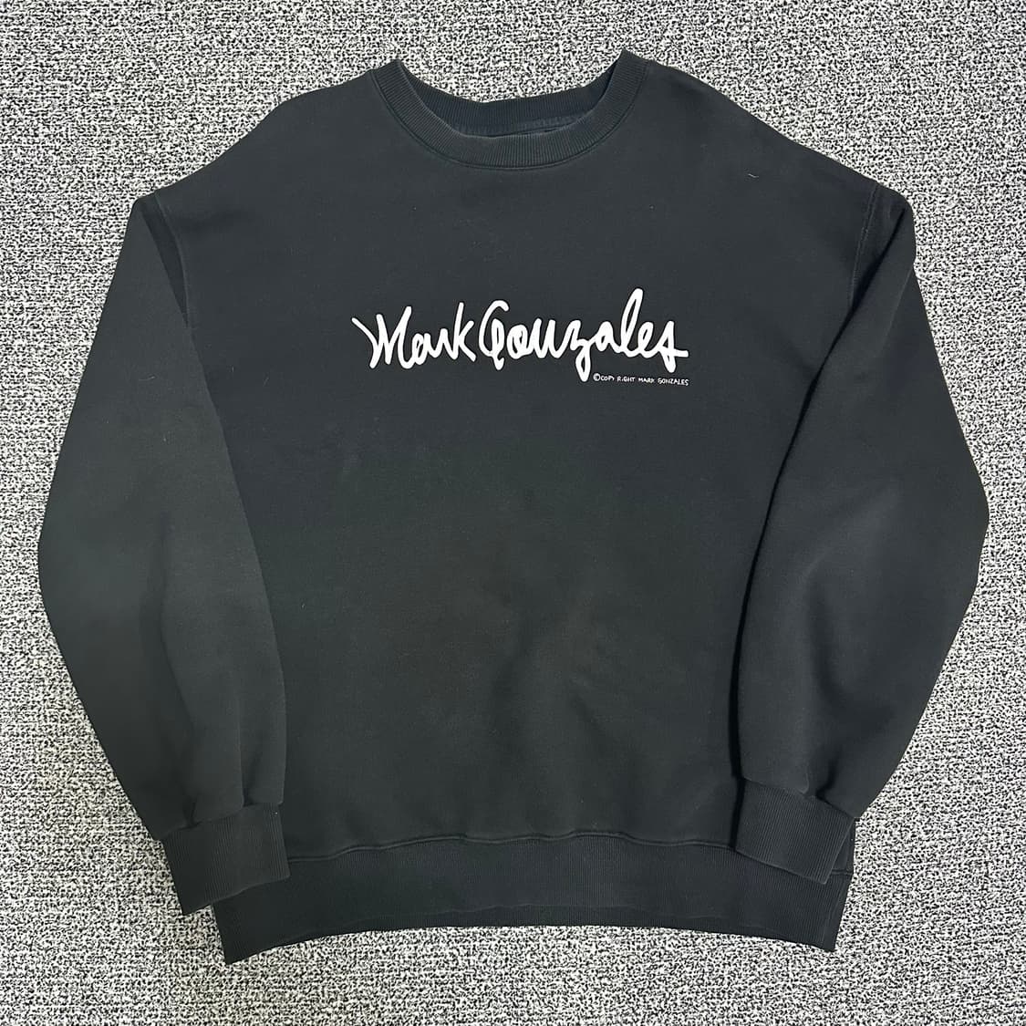 (L) 마크 곤잘레스 블랙 맨투맨 티셔츠 상품이미지1