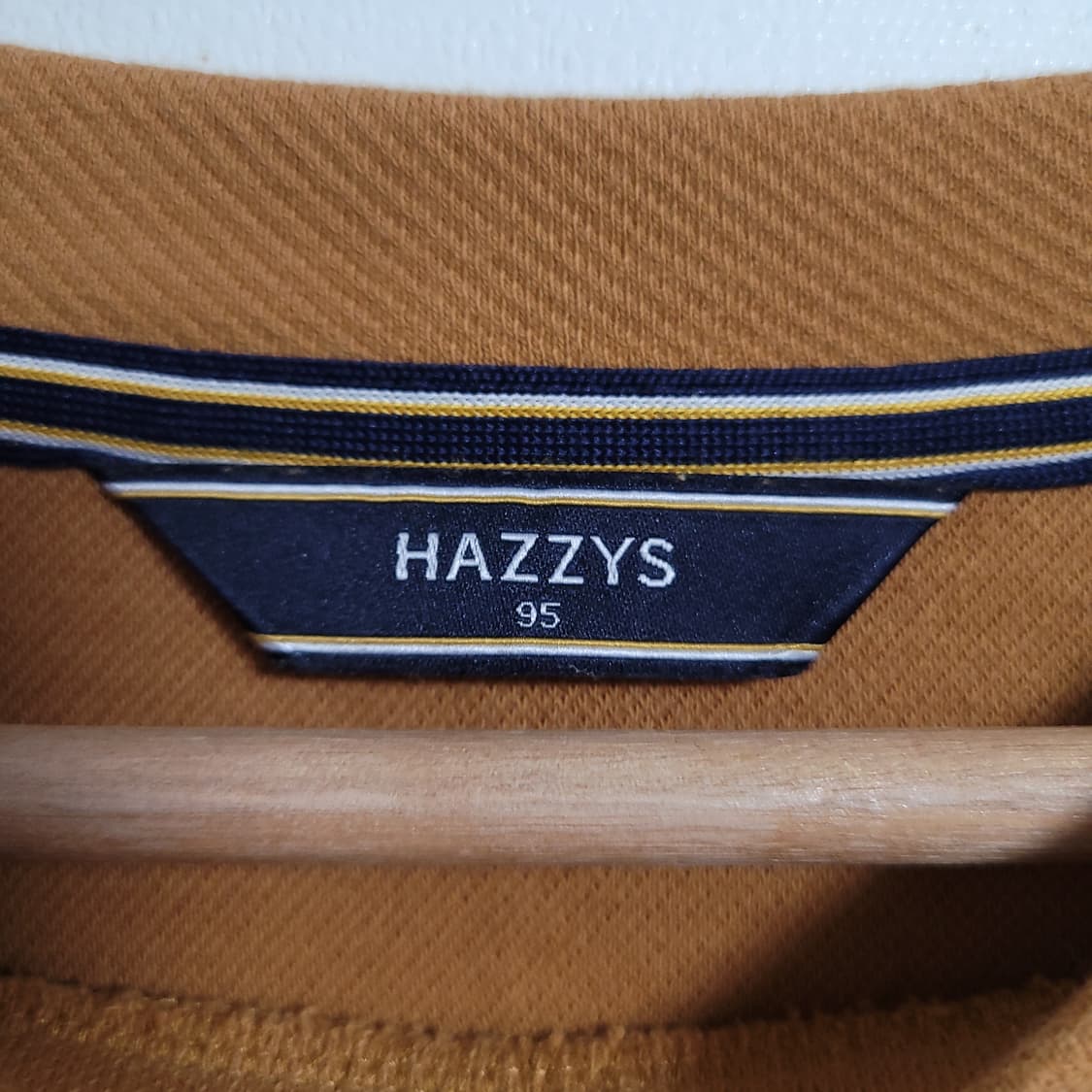 (M) HAZZYS 헤지스 머스타드 맨투맨 티셔츠 브라운 상품이미지2