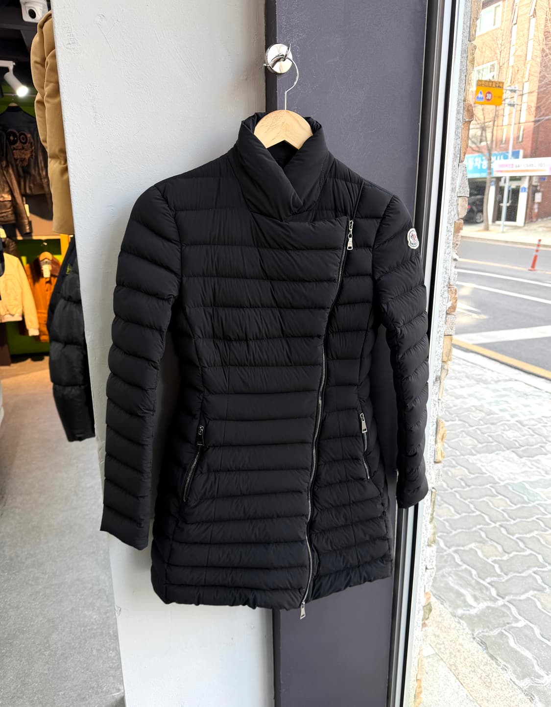 00/ 몽클레어 베이직 와펜 구스다운 경량 패딩자켓 상품이미지3