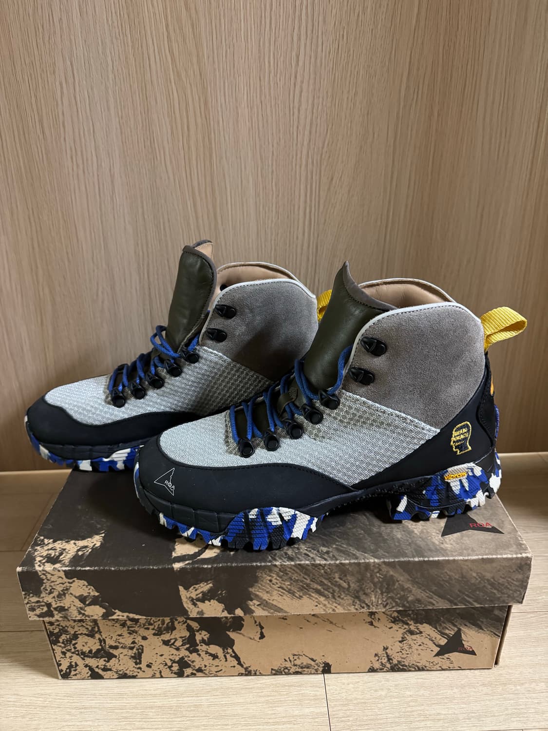 Roa x 브레인데드 콜라보 한정판EU41판매합니다 상품이미지2