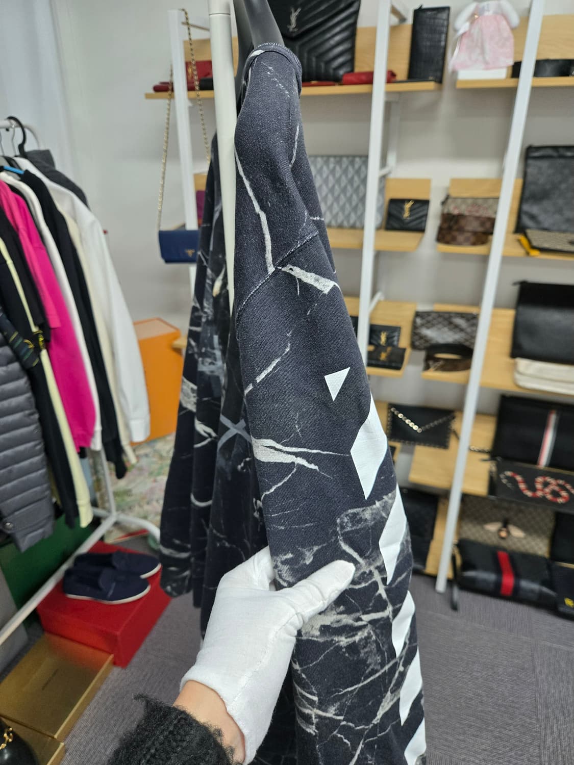 [A급컨디션] 오프화이트 에로우 맨투맨 상품이미지4