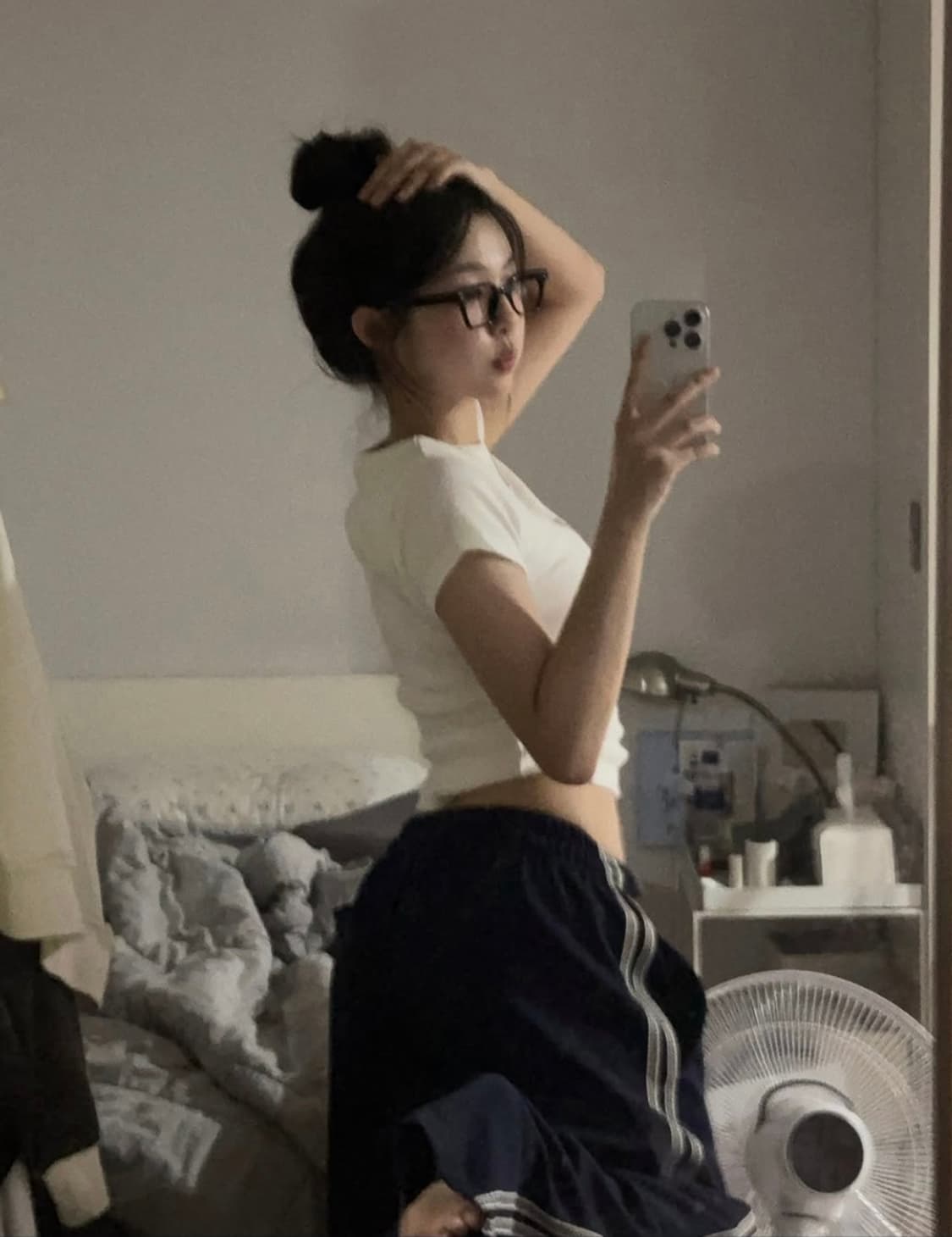 남서연님 착용 아워캐비넷 아이스 트랙 팬츠 네이비 M 상품이미지2