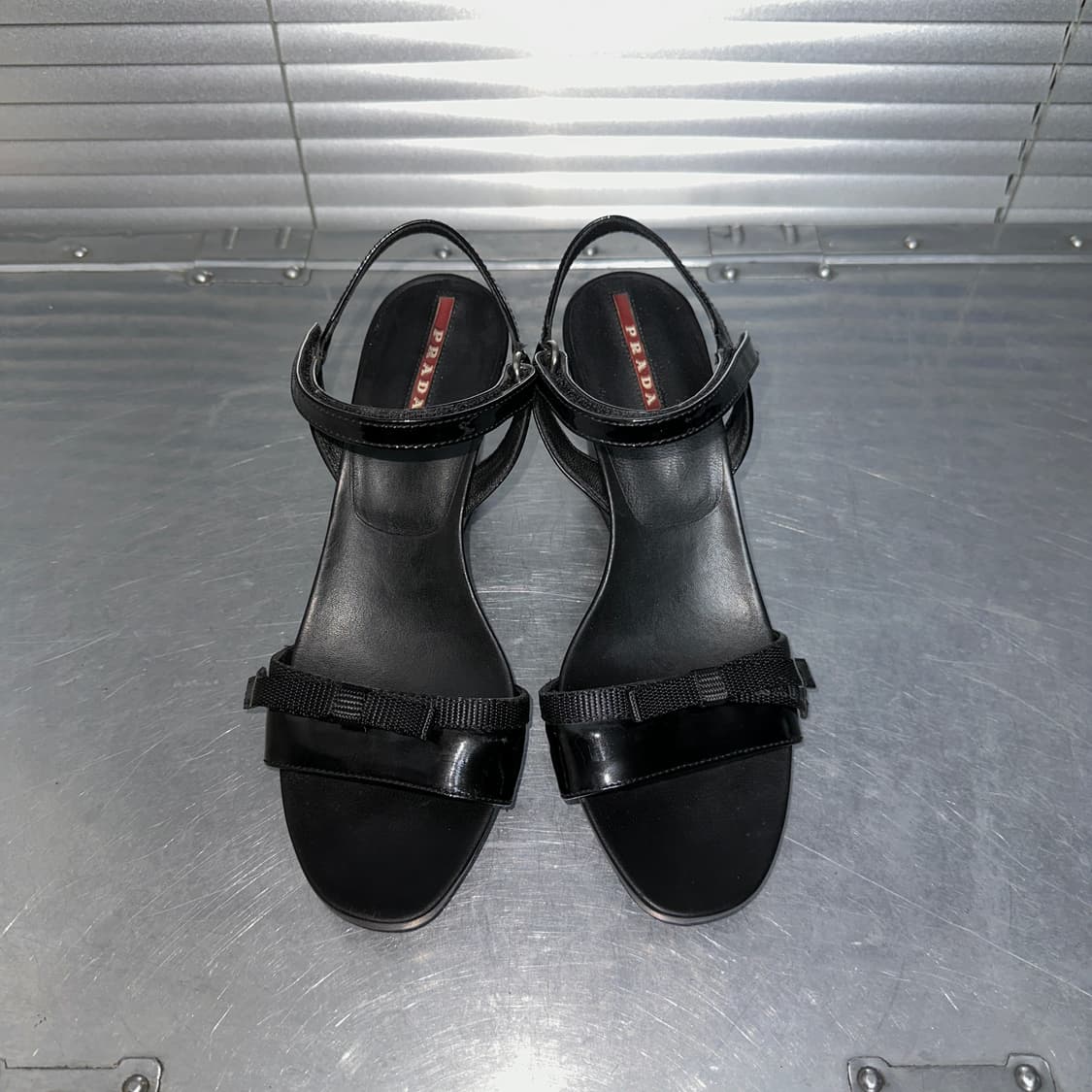 00s 빈티지 프라다 스포츠 페이턴트 가죽 리본 웨지 힐 상품이미지2