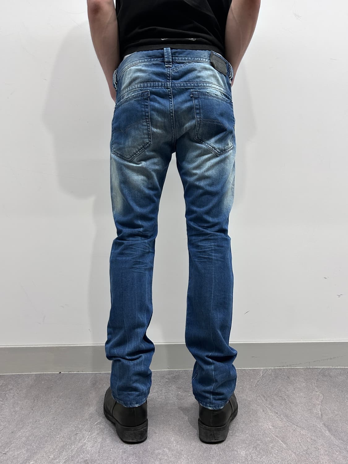 디젤 콘트라스트 워싱 데님 팬츠 상품이미지2