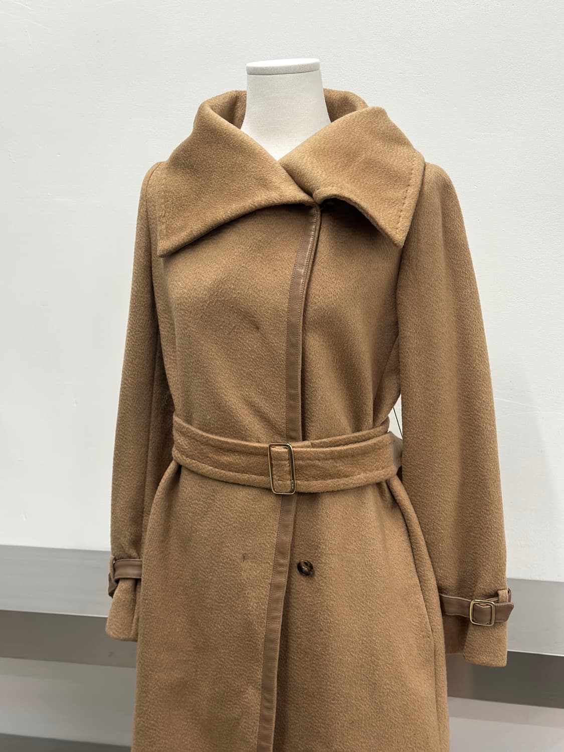 막스마라 카멜 헤어 히든버튼 하이넥 코트  상품이미지1