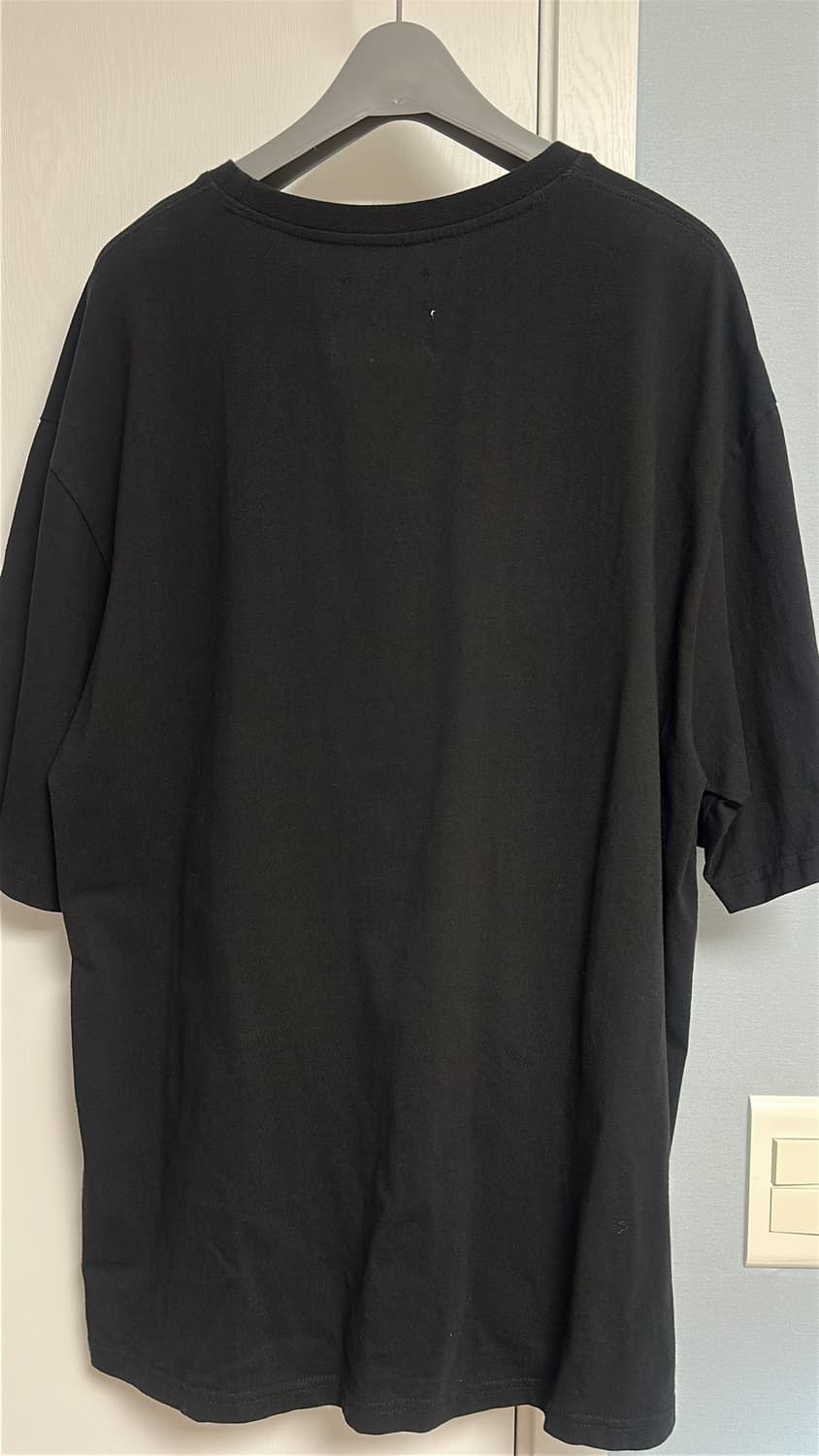 써저리 x 언본소사이어티 로고 프린팅 티셔츠 상품이미지3