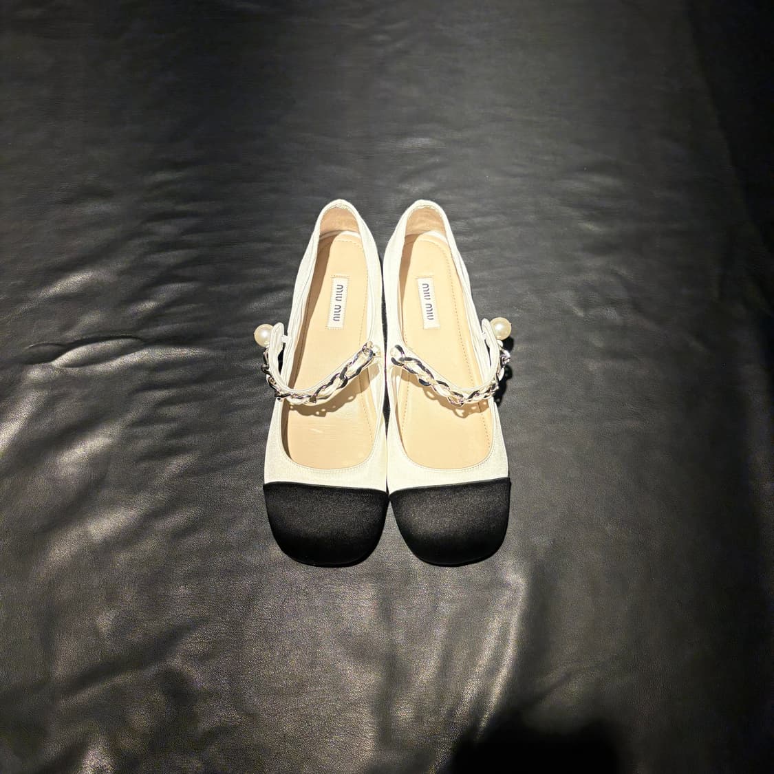 미우미우 발레리나 플랫슈즈 세틴 상품이미지1