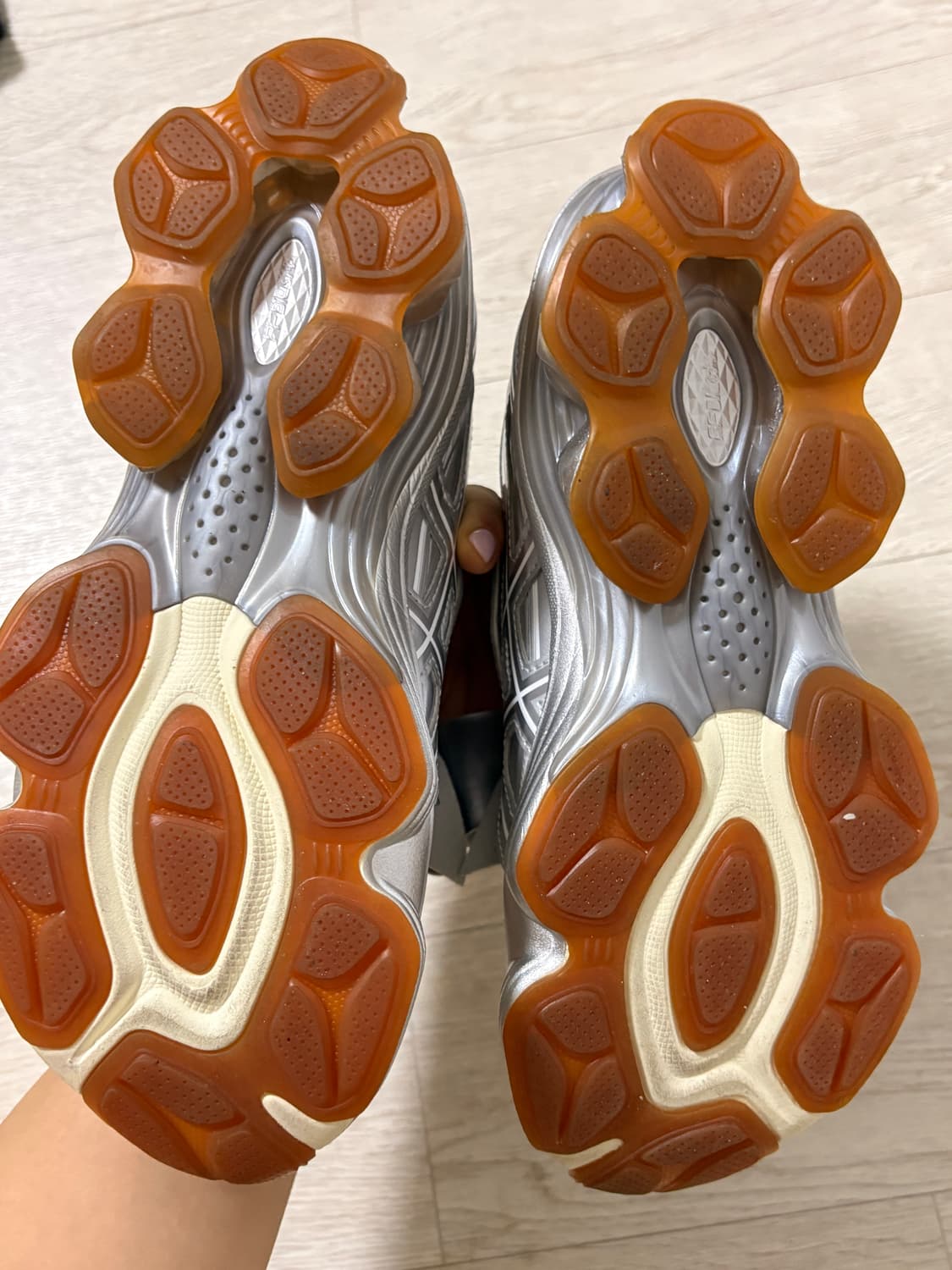 슈슈통 아식스 젤 키네틱 플루언트 퓨어 실버 화이트 38 상품이미지2