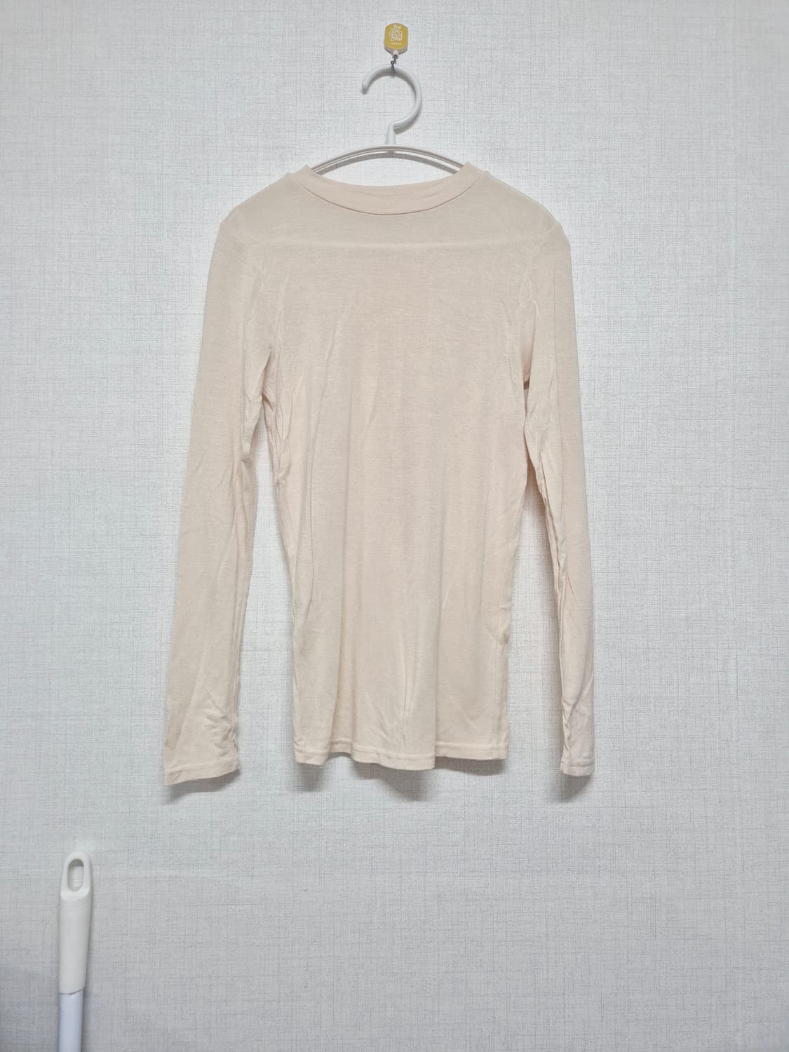 아이보리 긴팔티셔츠 상품이미지1