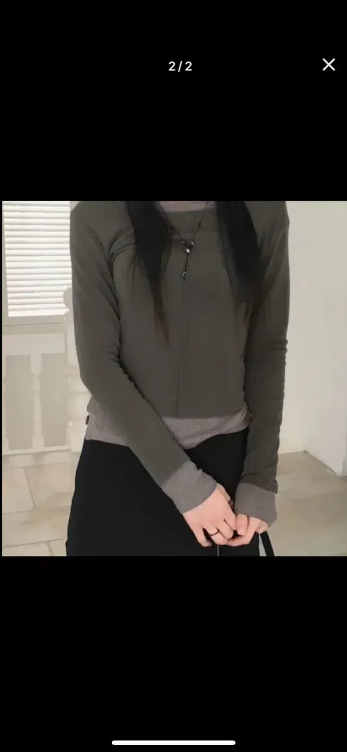 원더원더 라츠 배색 레이어드 절개 라운드 긴팔 티셔츠 차콜 상품이미지2