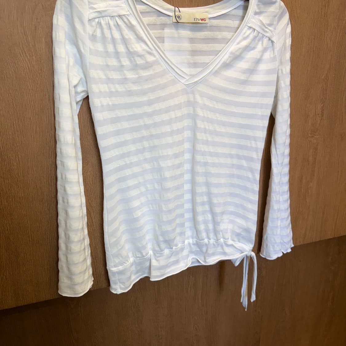 빈티지 브이넥 롱슬리브 티셔츠 스트라이프 패턴 스트링 타이 디테일 화이트 상품이미지4