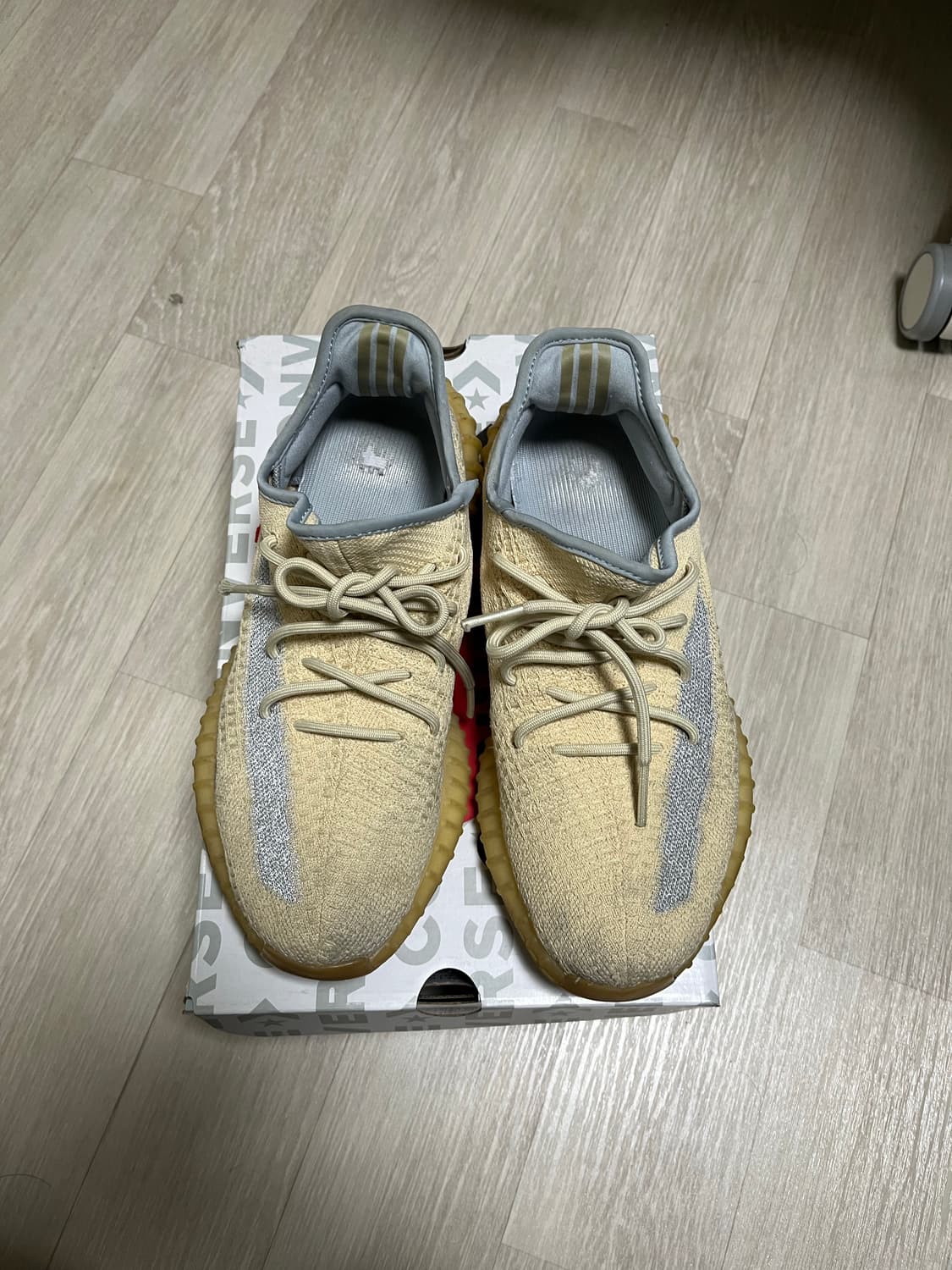 [275] 아디다스 이지 부스트 350 V2 상품이미지2