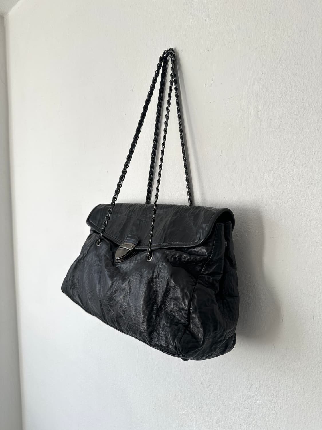 프라다 나파 레더 체인 숄더백 블랙 상품이미지3