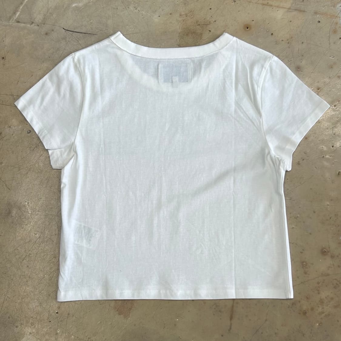 S 새상품 마뗑킴 여성용 화이트 크롭 반팔티 상품이미지3