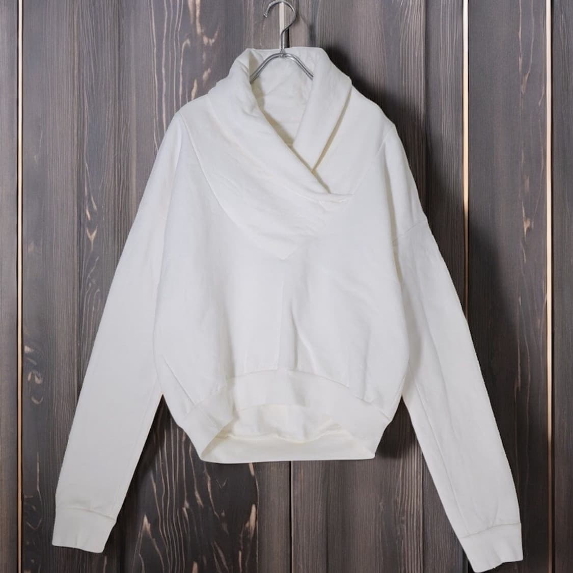 [차은우님 착용] 생로랑 23AW 컬렉션 숄카라 탑 상품이미지3