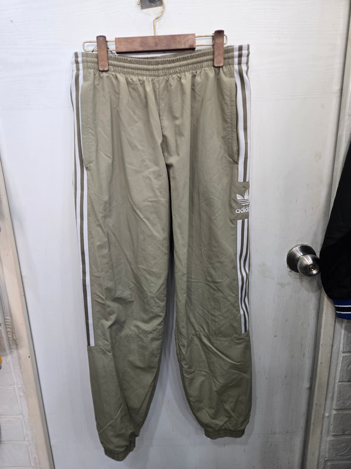 L,100 )) adidas 아디다스 조거팬츠 바지! 카키색상! 상품이미지1