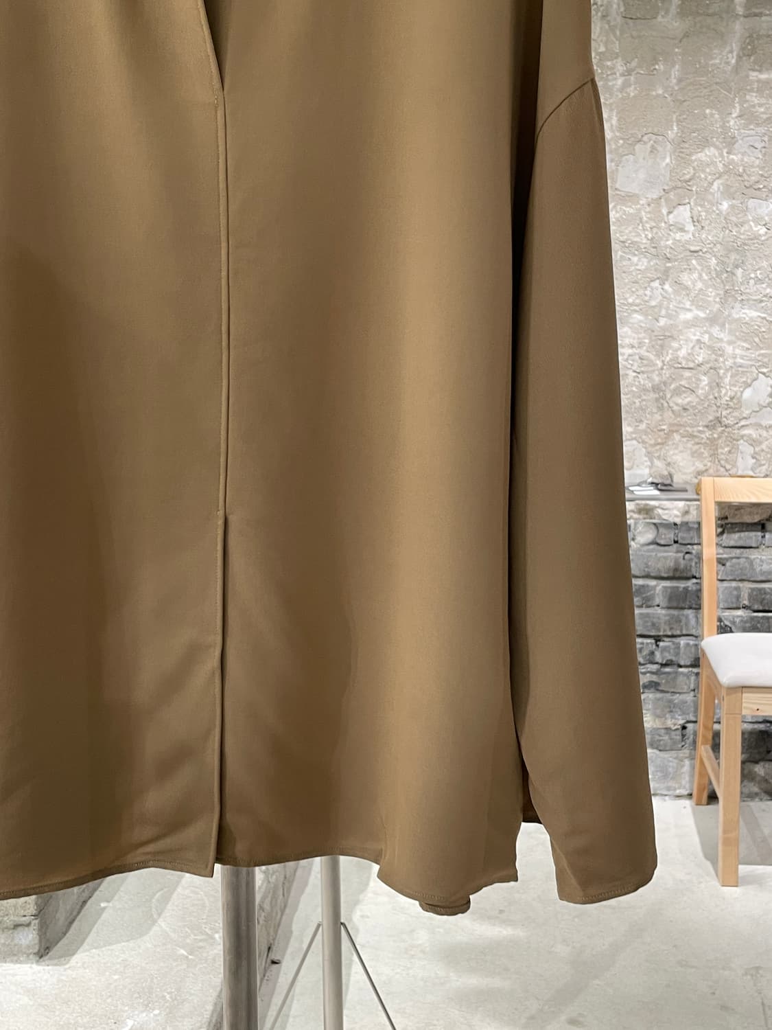 질샌더 베이지 논 버튼 타이 슬리브 레이온 셔츠 상품이미지5