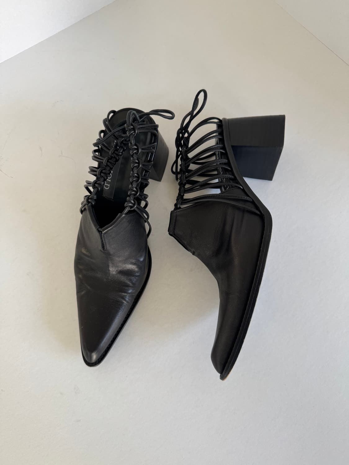 UNTISHOLD 레이스업 포인티드 투 힐 상품이미지3