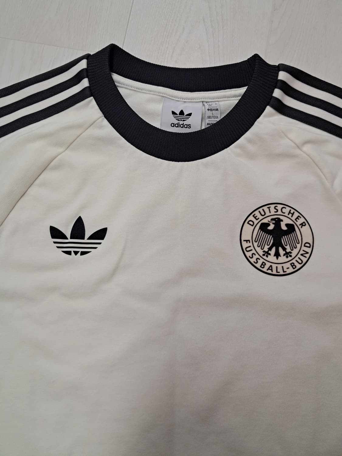 (오해원 착용)아디다스 독일 아디컬러 클래식 삼선 티셔츠 오프 화이트  상품이미지5