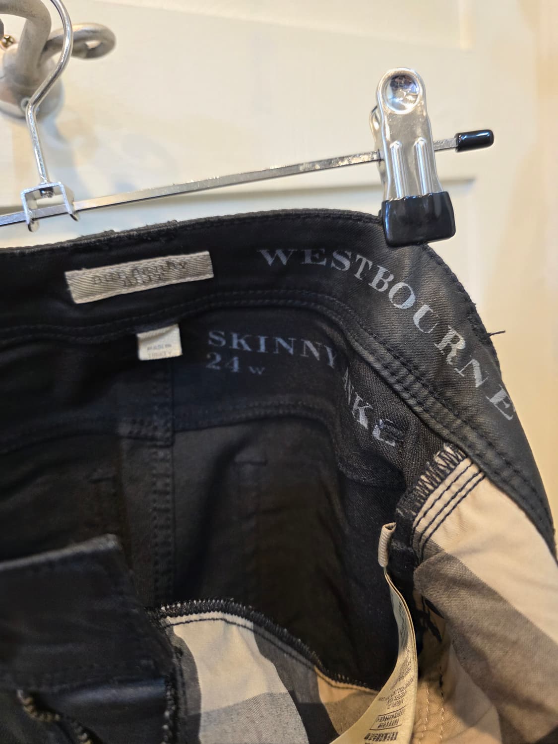 버버리 블랙 코팅진 바지 상품이미지5