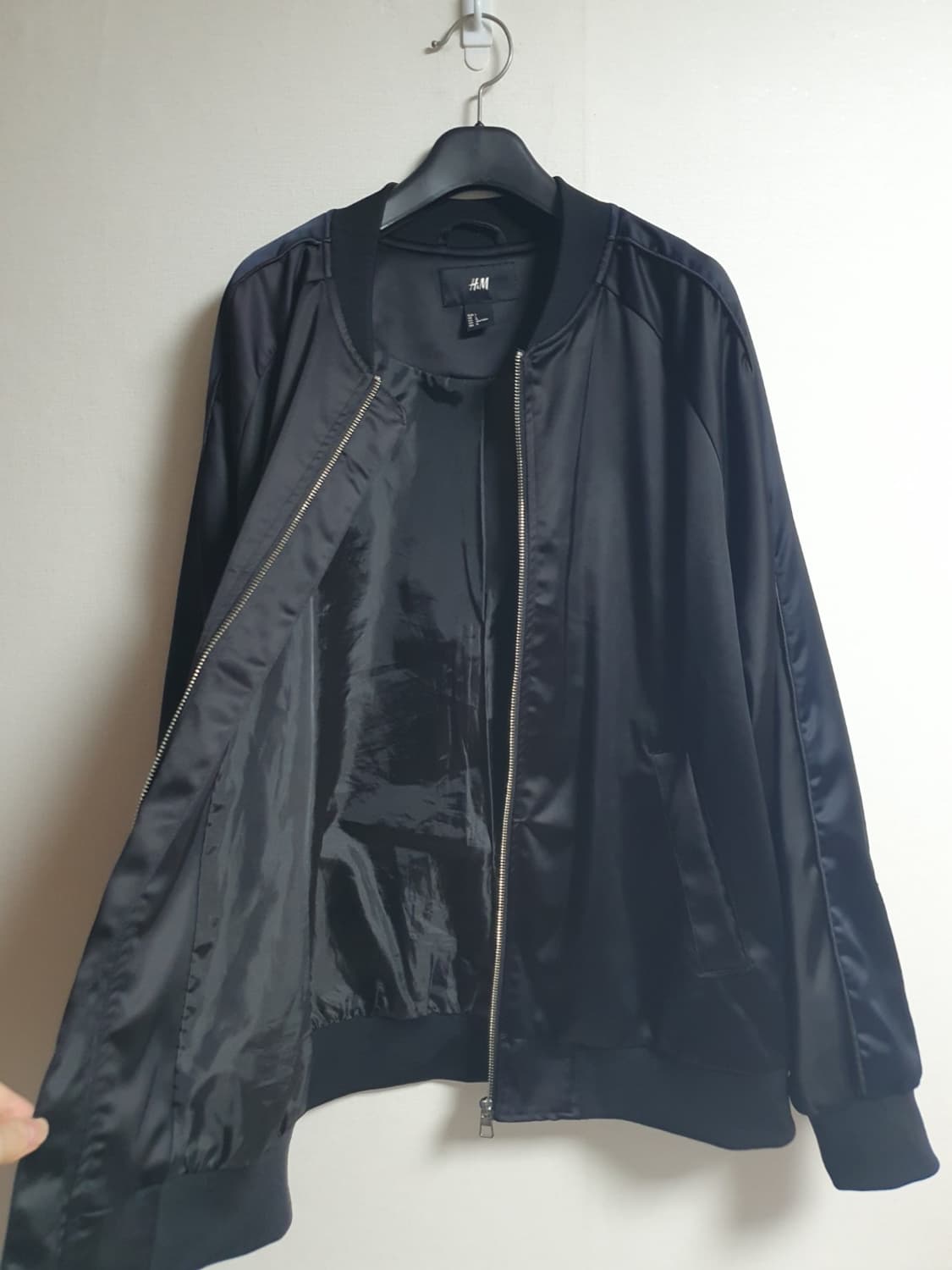 🖤✨ H&M 백자수 새틴 봄버 블랙 L 상품이미지4