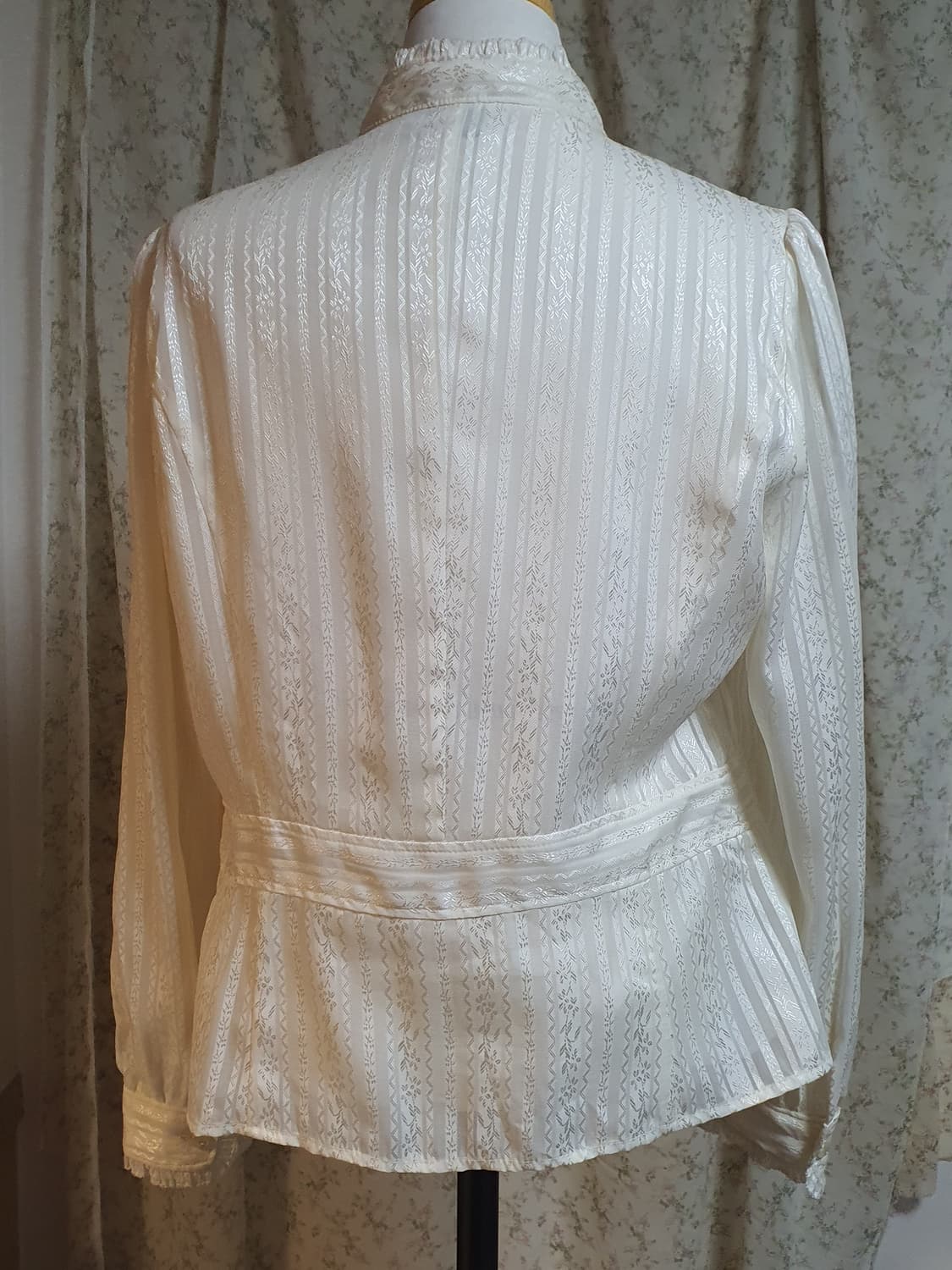 [지뢰계] 아이보리 프릴 장식 블라우스 상품이미지3