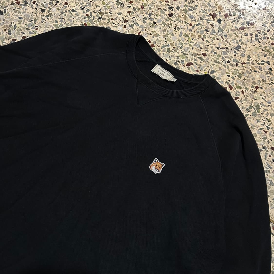 메종키츠네 블랙 로고 맨투맨 상품이미지2