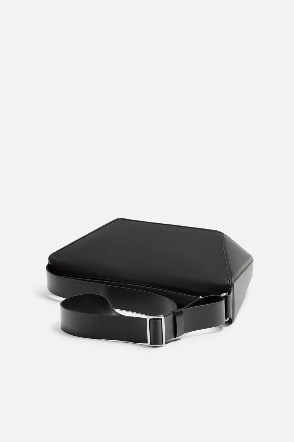 자라 L 사이즈 레더 크로스백 - LIMITED EDITION 상품이미지3