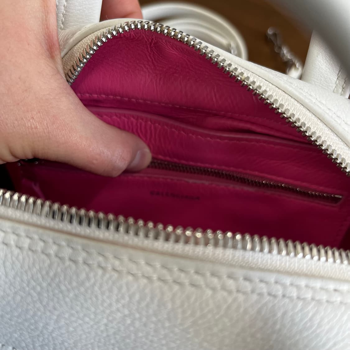 발렌시아가 트라이앵글 스퀘어백 XS 상품이미지7