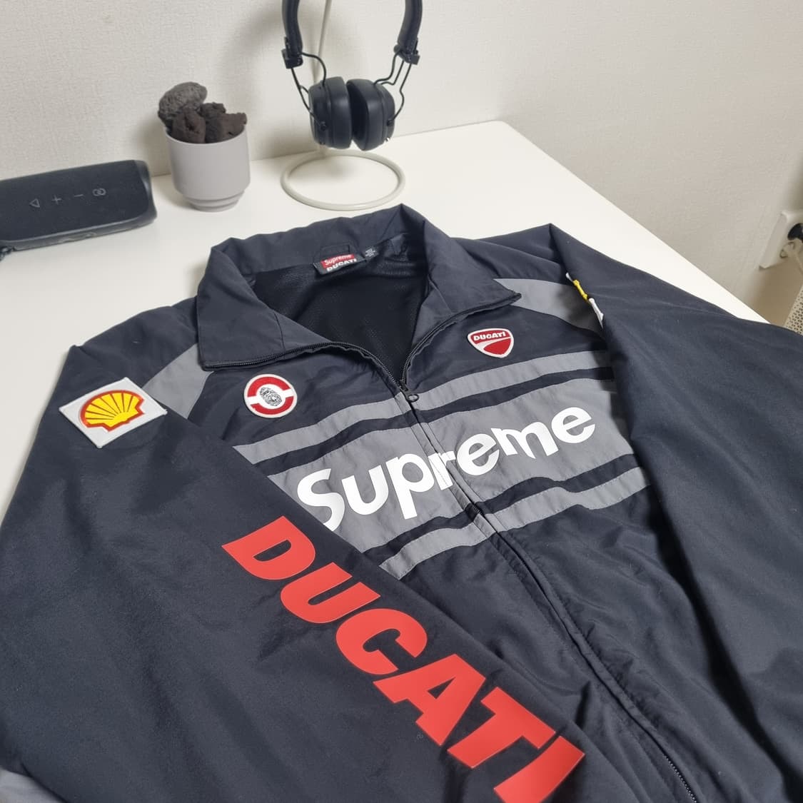 슈프림 x 두카티 트랙 자켓 블랙 - 24SS , L사이즈 판매합니다. 상품이미지2
