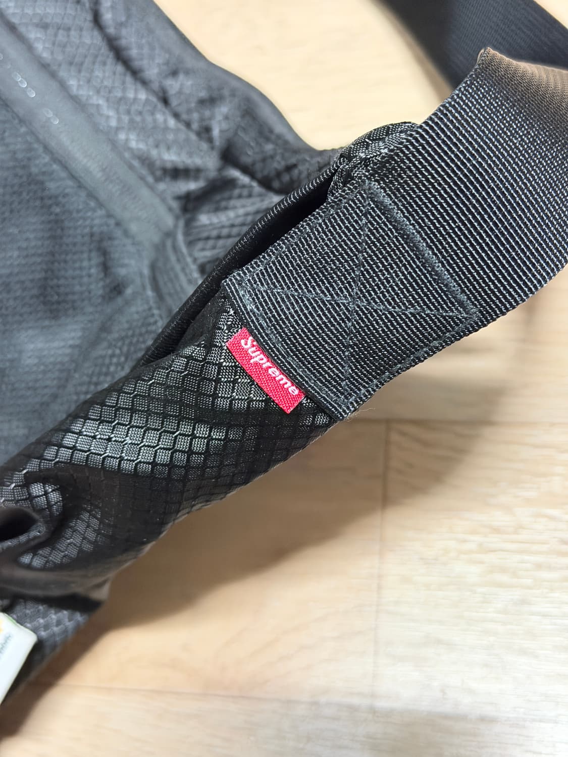 슈프림 스몰 메신저백 블랙 22SS 상품이미지4