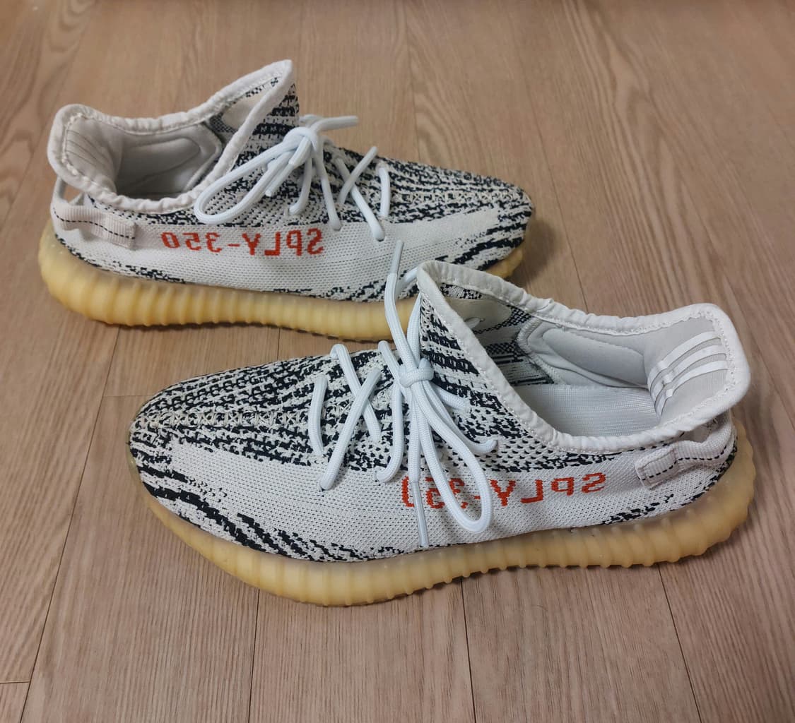 아디다스 이지 부스트 350 V2 지브라 상품이미지3