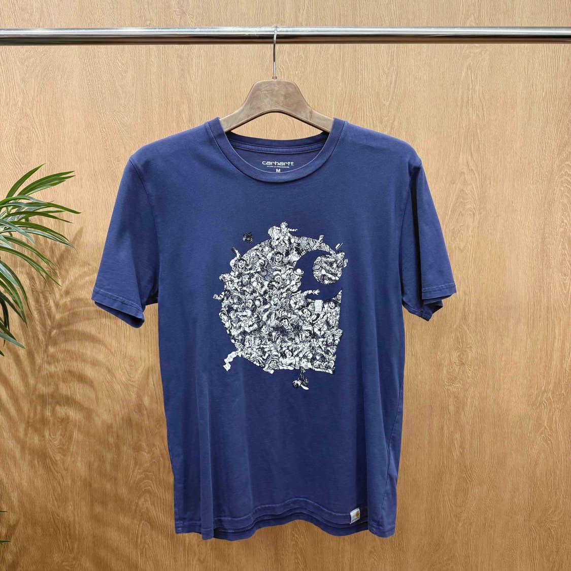칼하트 그래픽 프린팅 반팔 티셔츠 빅로고 아트워크 디테일 네이비 상품이미지1