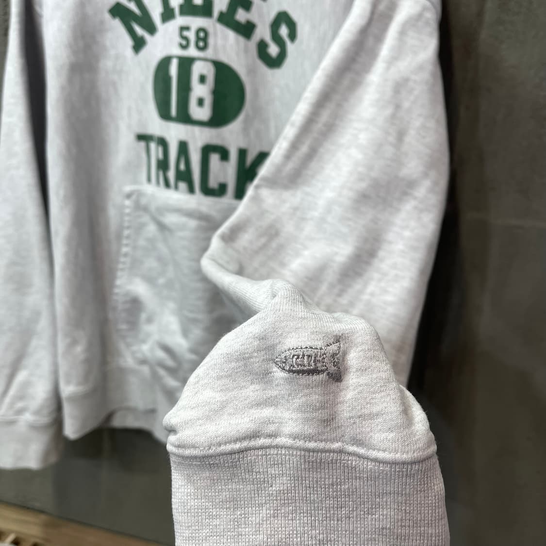 아웃스탠딩 그레이 후드티 상품이미지3