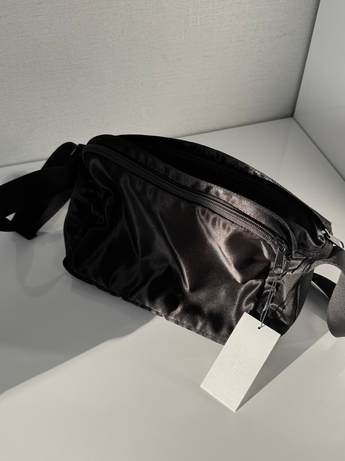 [미품] 레귤러 regular 실키 크로스백 블랙 상품이미지4