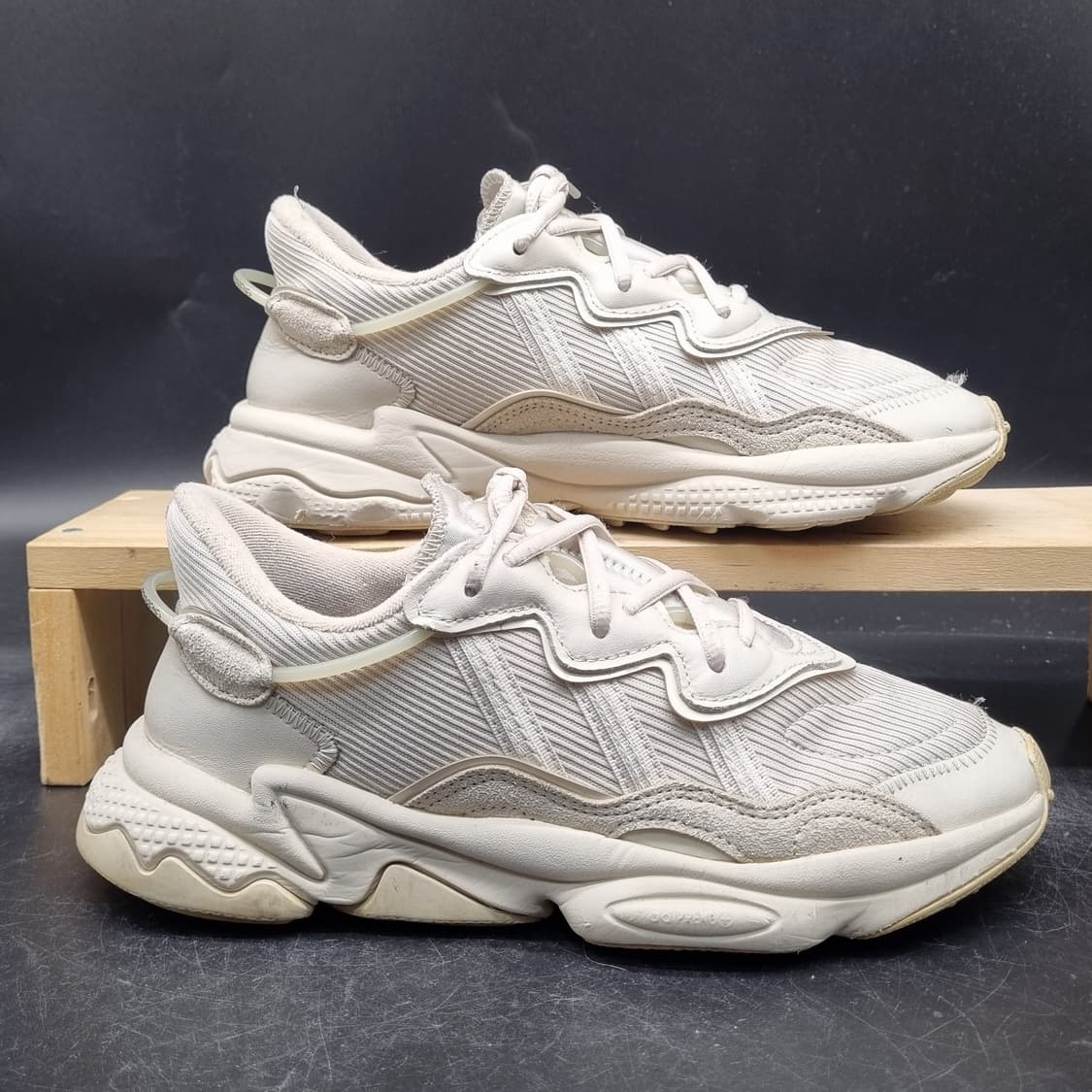 아디다스 오즈위고 베이지 여성운동화240 상품이미지1