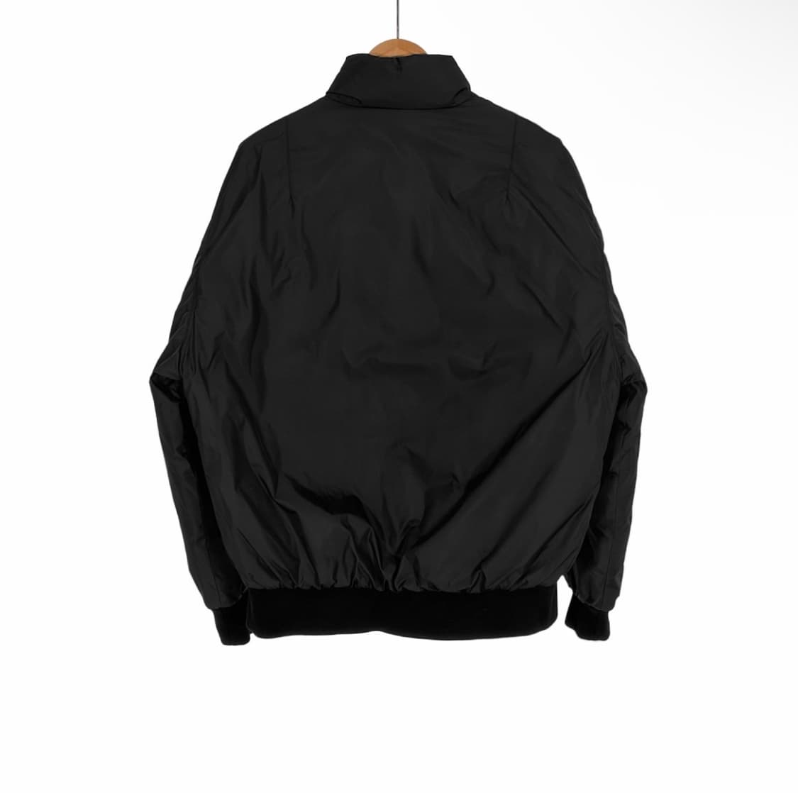 [M] 프라다 남성 웨이트 삼각로고 리나일론 다운 봄버 패딩 자켓 블랙 상품이미지3