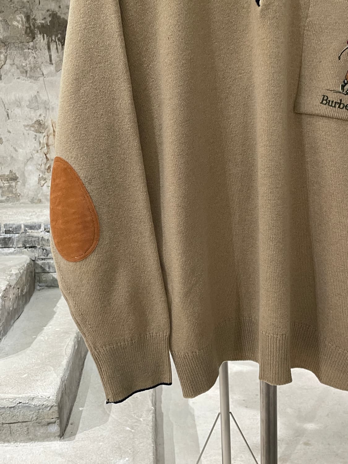 버버리 베이지 골프 로고 페이크 포켓 암 패치 카라 니트 상품이미지4
